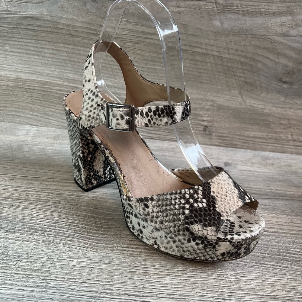 Womanโs topshop well worn leather snake embossed chunky heel and platform sz 8.5